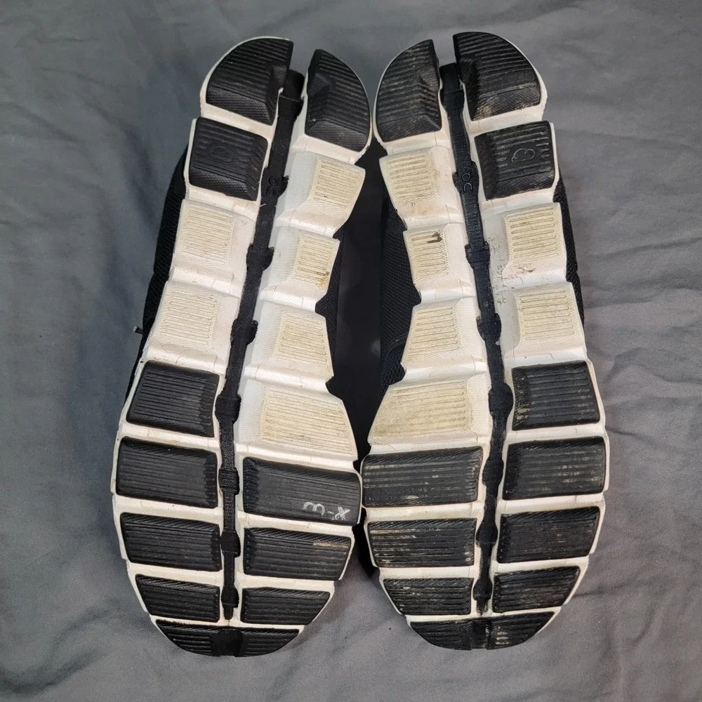 On Cloud 5 Women's Size 9 Black Athletic Running Shoes‎ Sneakers Comfort